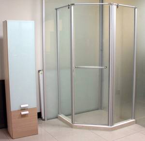 HU-300E 簡框五角型淋浴門