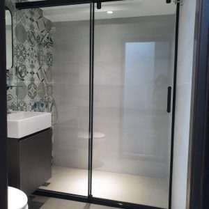 HU-BL1000D 無框黑色五金橫拉淋浴門